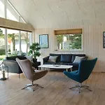 Seven-bedroom With A Hot Tub 03 בית נופש Tranekær