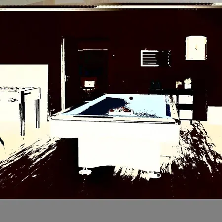 Seven-bedroom Tranekaer With A Hot Tub 03 * Tranekær