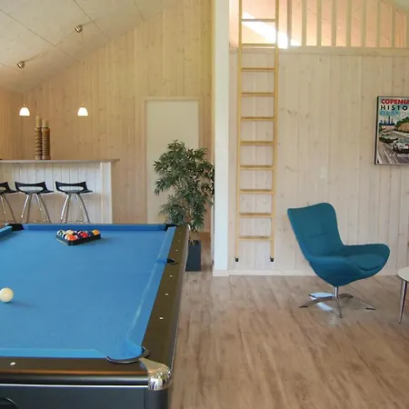 Hébergement de vacances Seven-bedroom Tranekaer With A Hot Tub 03