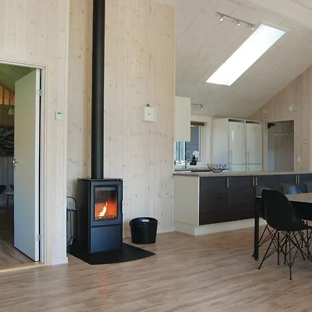 Cozy Home In Tranekaer With Sauna بيت للعطل