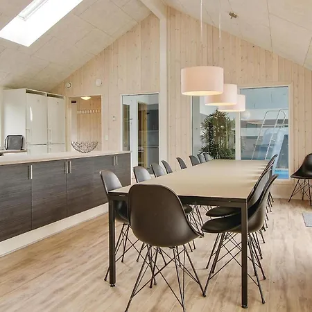 Ferienhaus Seven-bedroom Tranekaer With A Hot Tub 03 *