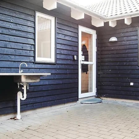 Seven-bedroom Tranekaer With A Hot Tub 03