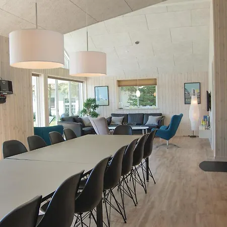 Seven-bedroom Tranekaer With A Hot Tub 03 Ferienhaus