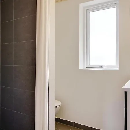 Hébergement de vacances Seven-bedroom Tranekaer With A Hot Tub 03 *