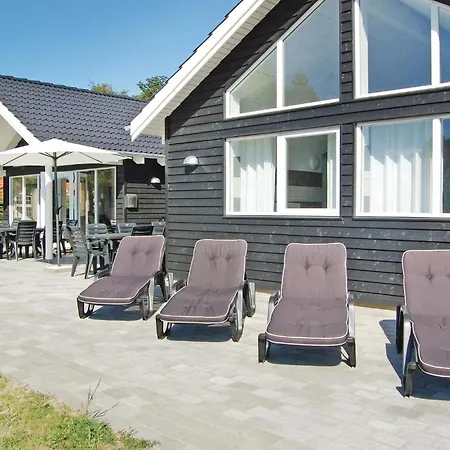 Seven-bedroom Tranekaer With A Hot Tub 03 Ferienhaus *