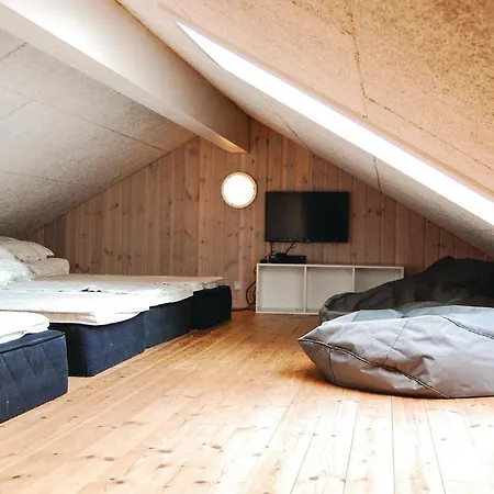 Ferienhaus Seven-bedroom Tranekaer With A Hot Tub 03 Tranekær