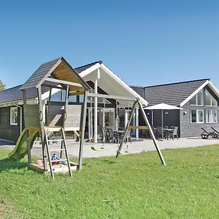 Seven-bedroom Tranekaer With A Hot Tub 03