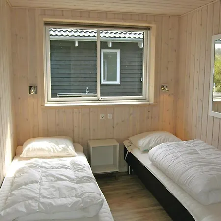 Ferienhaus Seven-bedroom Tranekaer With A Hot Tub 03 *