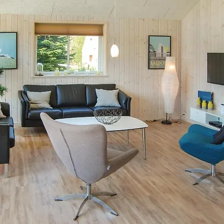 Ferienhaus Seven-bedroom Tranekaer With A Hot Tub 03 *