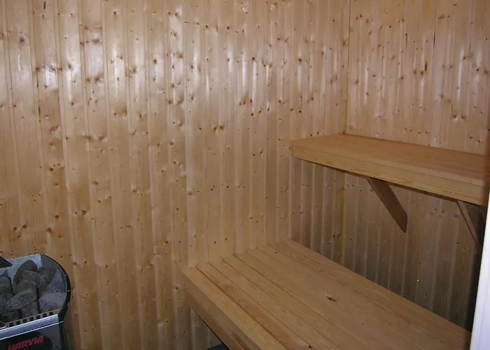 Seven-bedroom With A Hot Tub 03 Tranekaer