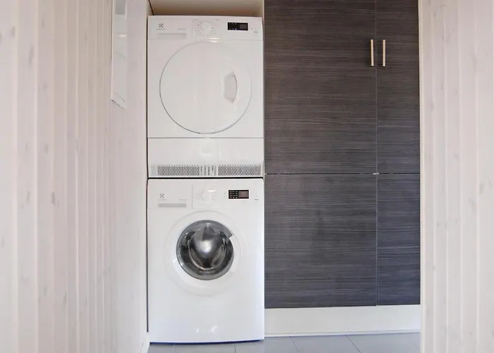 Seven-bedroom With A Hot Tub 03