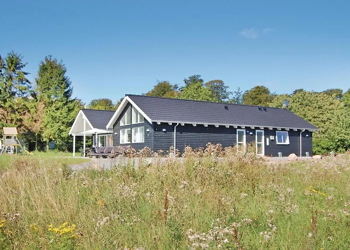 Seven-bedroom With A Hot Tub 03 Holiday home *