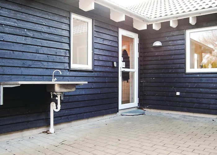 Seven-bedroom With A Hot Tub 03