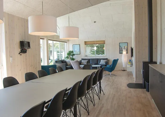 Seven-bedroom With A Hot Tub 03 Holiday home