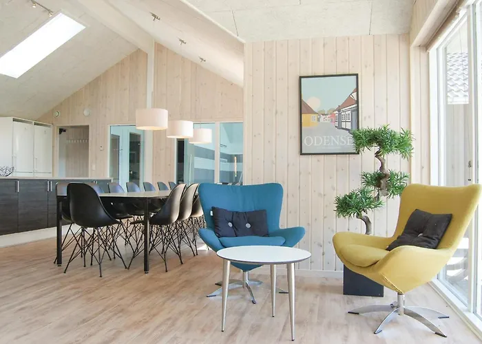 Seven-bedroom With A Hot Tub 03 Tranekaer