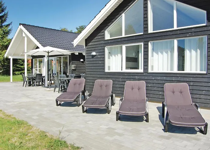 Seven-bedroom With A Hot Tub 03 Holiday home *