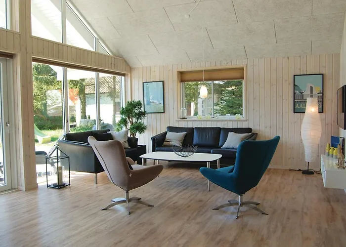 Seven-bedroom With A Hot Tub 03 Holiday home Tranekaer