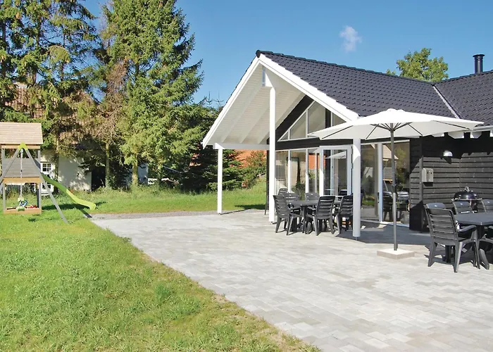 Seven-bedroom With A Hot Tub 03 Tranekaer