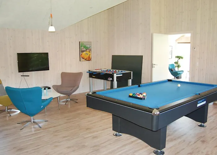 Seven-bedroom With A Hot Tub 03 * Tranekaer