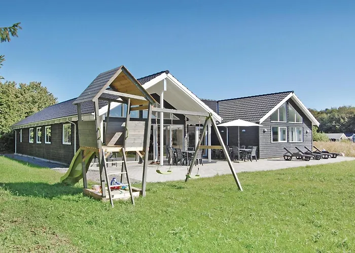 Seven-bedroom With A Hot Tub 03