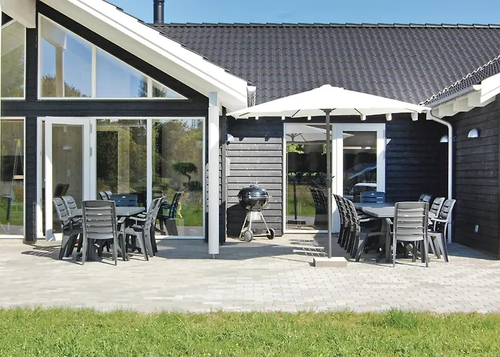 Seven-bedroom With A Hot Tub 03 Holiday home