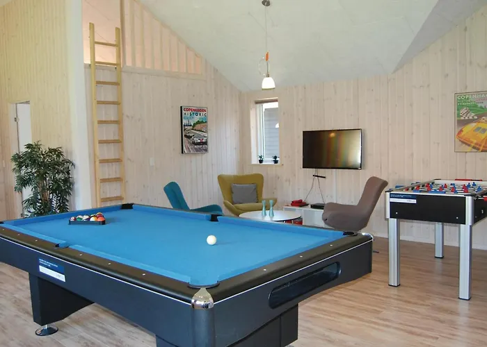 Seven-bedroom With A Hot Tub 03 Holiday home Tranekaer
